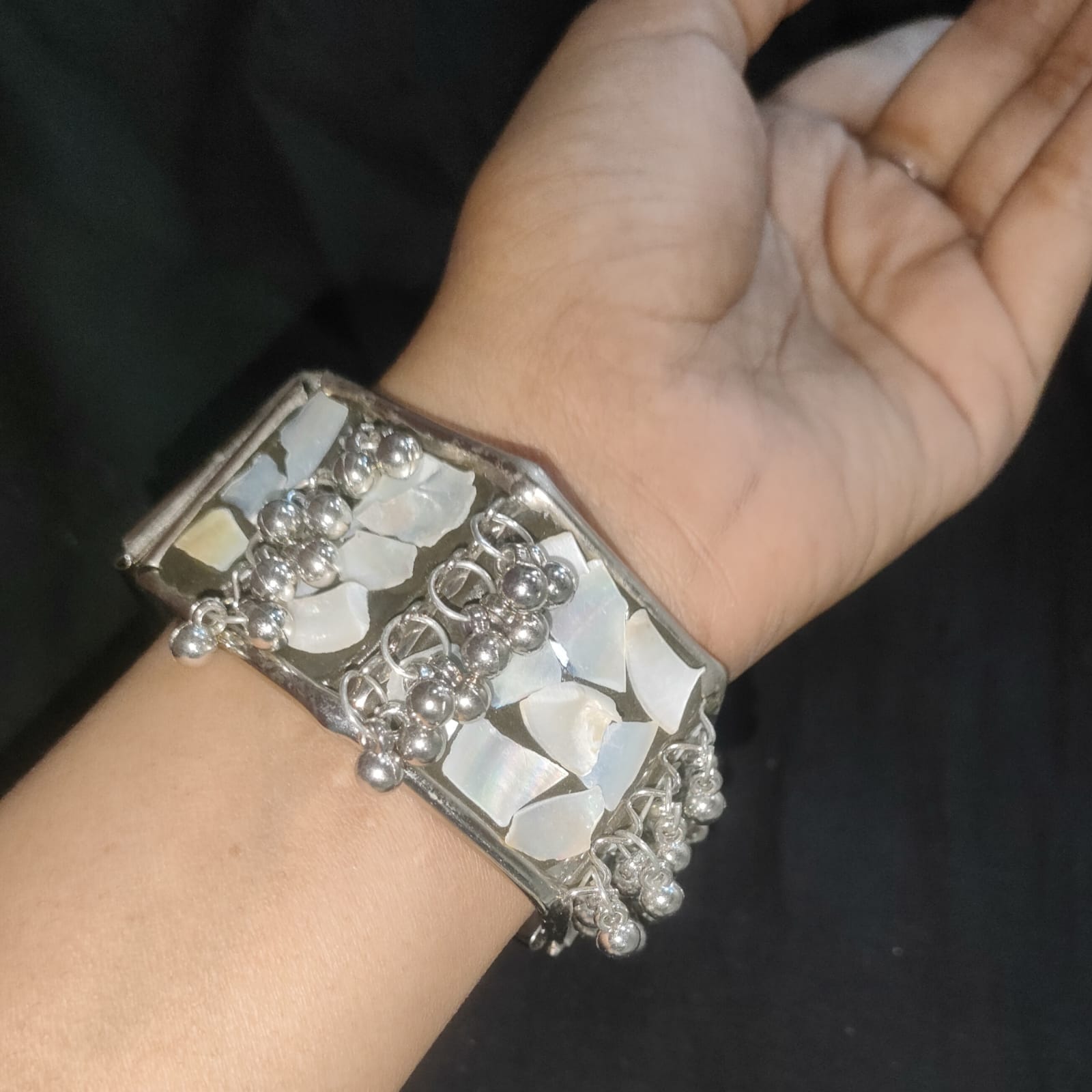 Monalisa Cut Oxidised Kada - Image 3