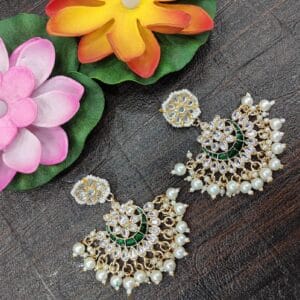 Kundan Contemporary Chandbalis