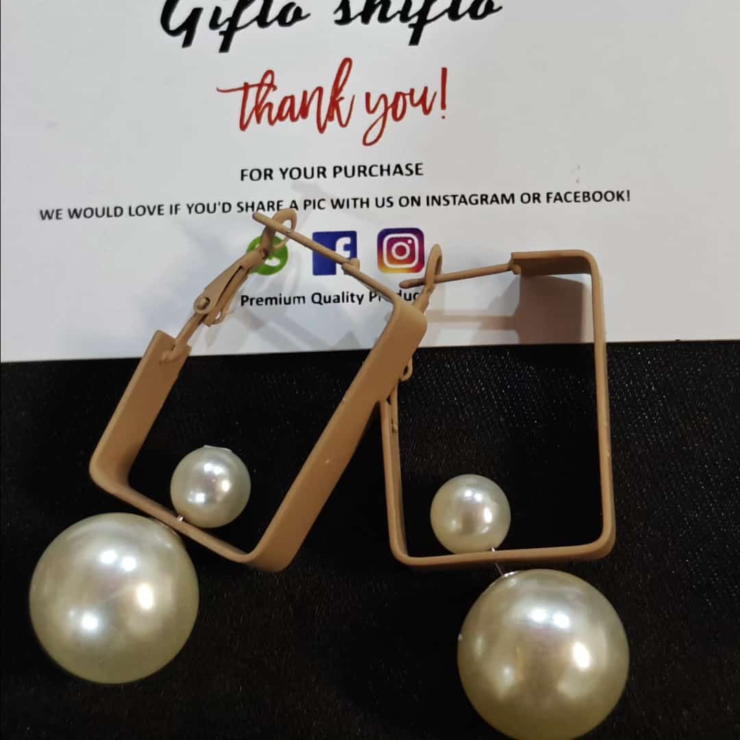 Rectangle Pearl Earrings - Image 5