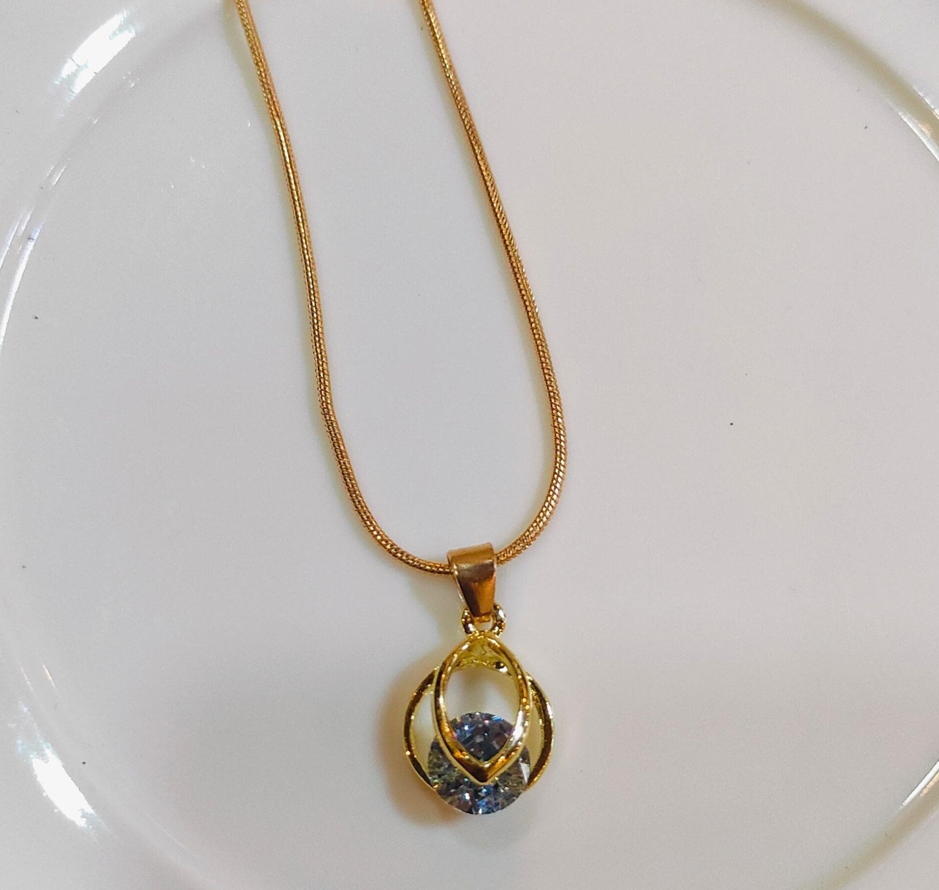 Golden petal design pendent snake chain