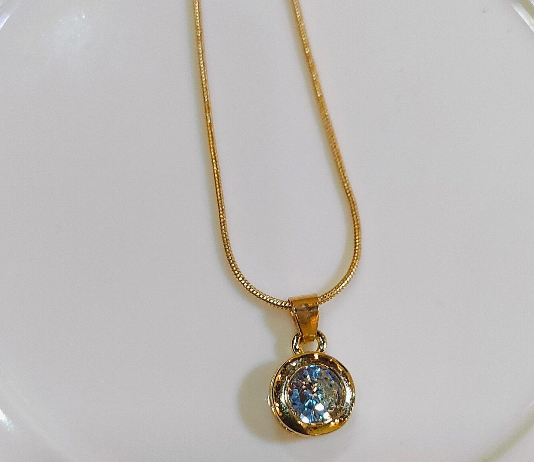 Golden round snake pendent chain