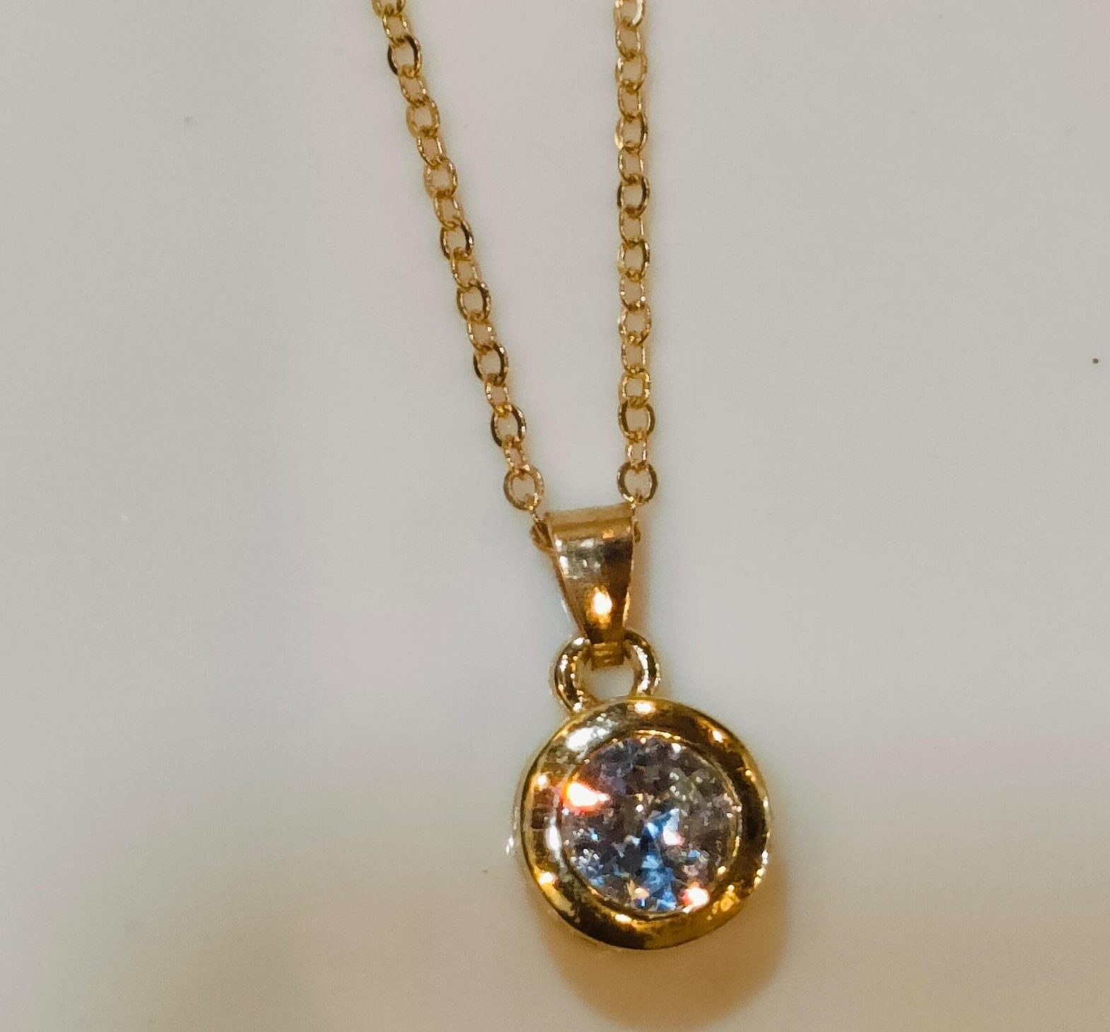 Golden circle design pendent chain