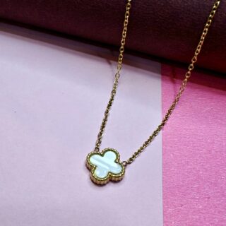 white clover gold pendent chain