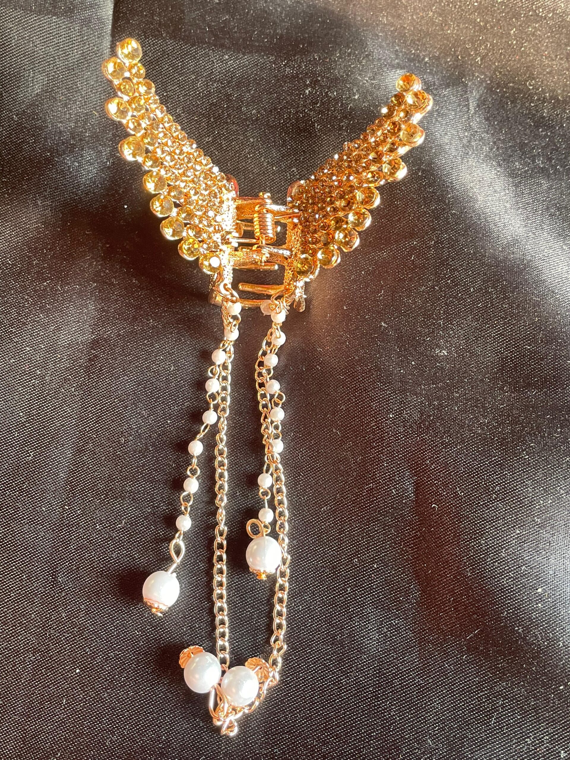 Butterfly Party Metal Pearl Claw