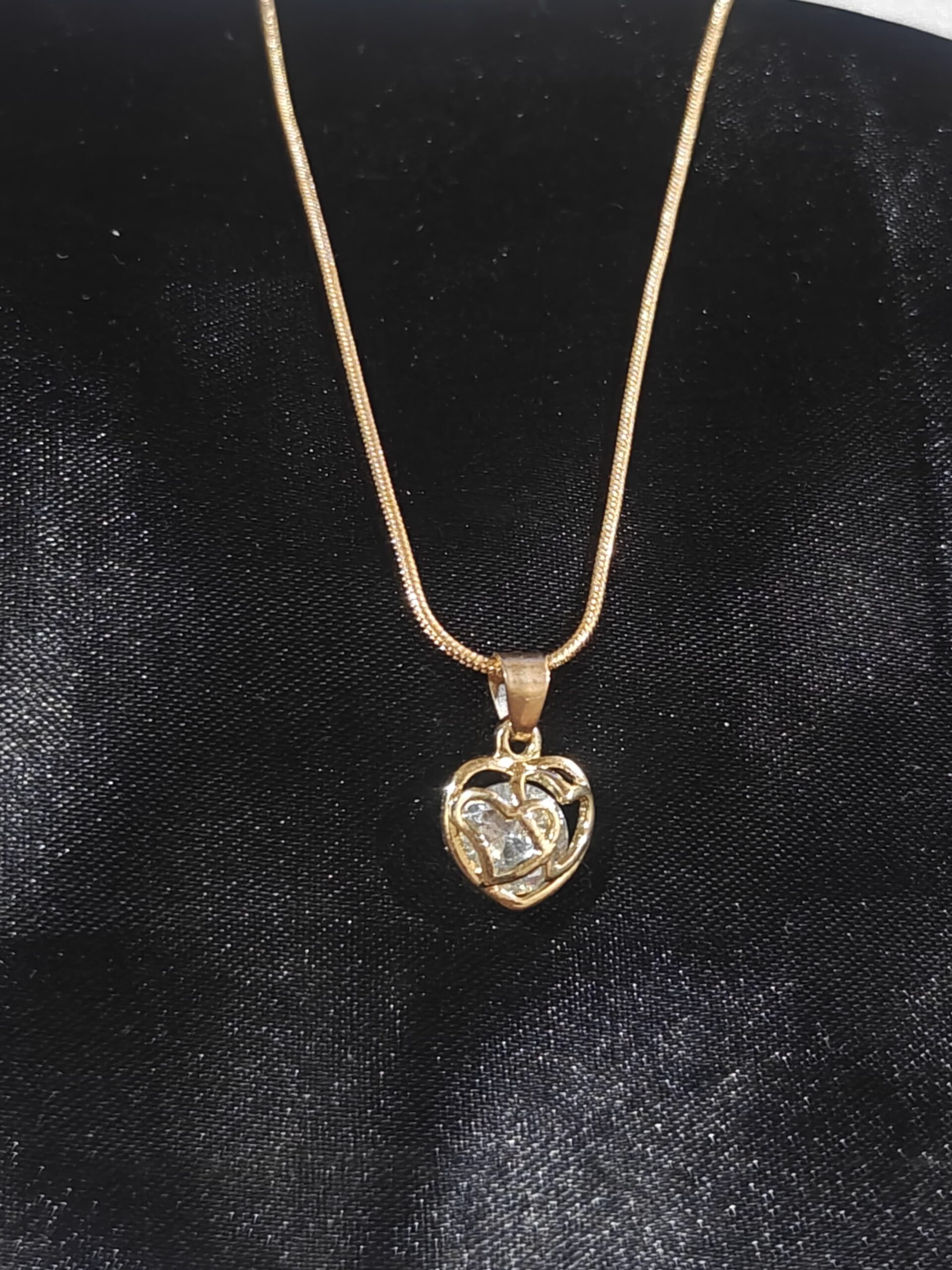 Elegant Heart Shape Golden Pendant Chain