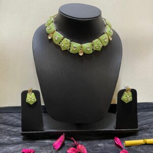 Elegant Green  Kundan Necklace Set