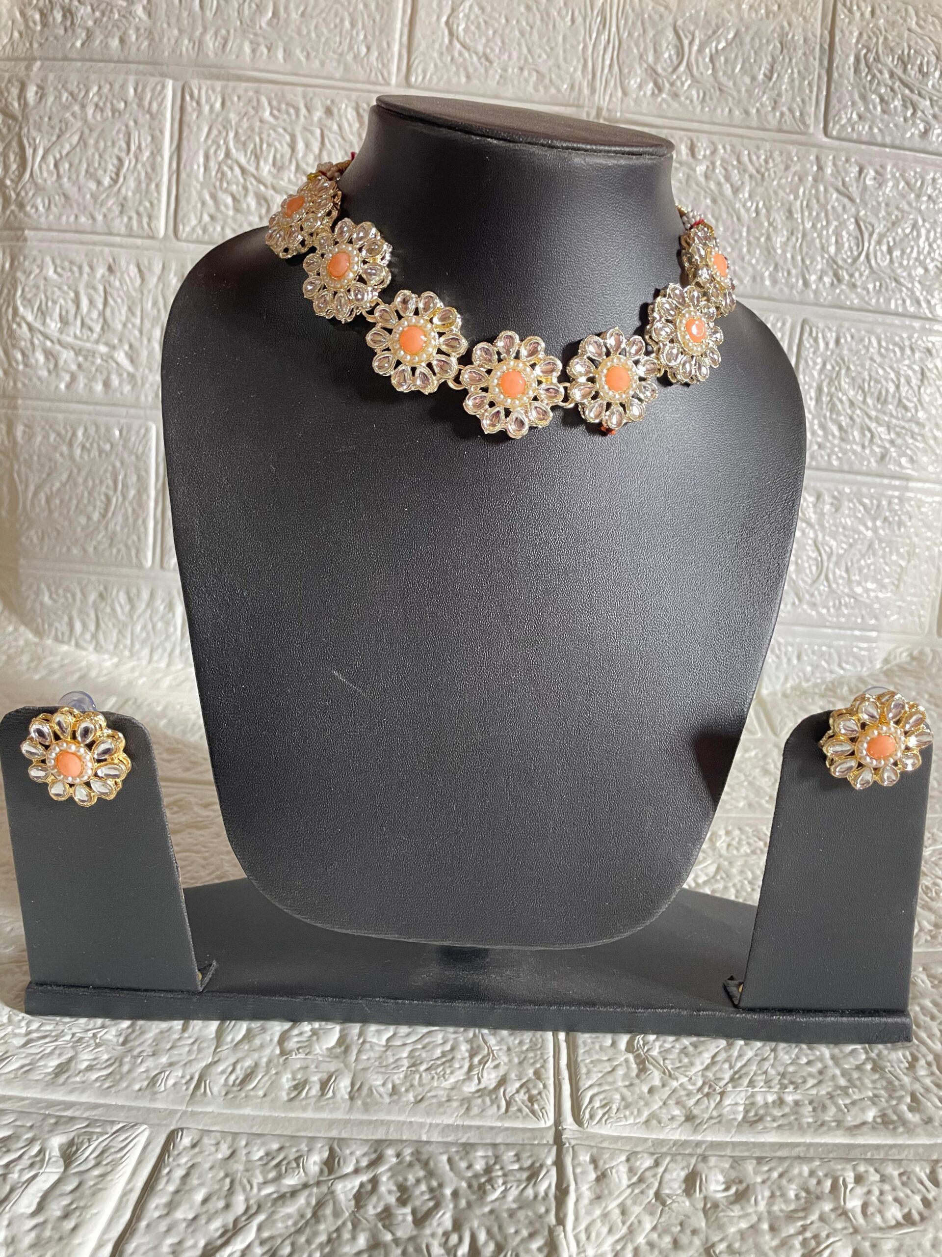 Kundan Peach Choker Set with Earrings - Image 2