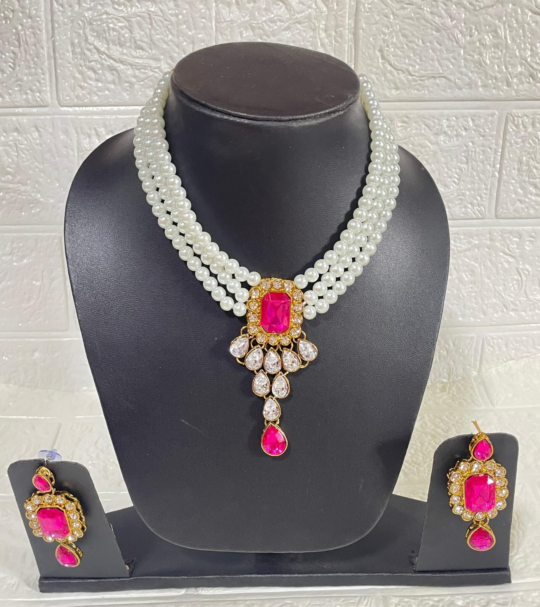 Rani Pink Necklace Set with Earrings