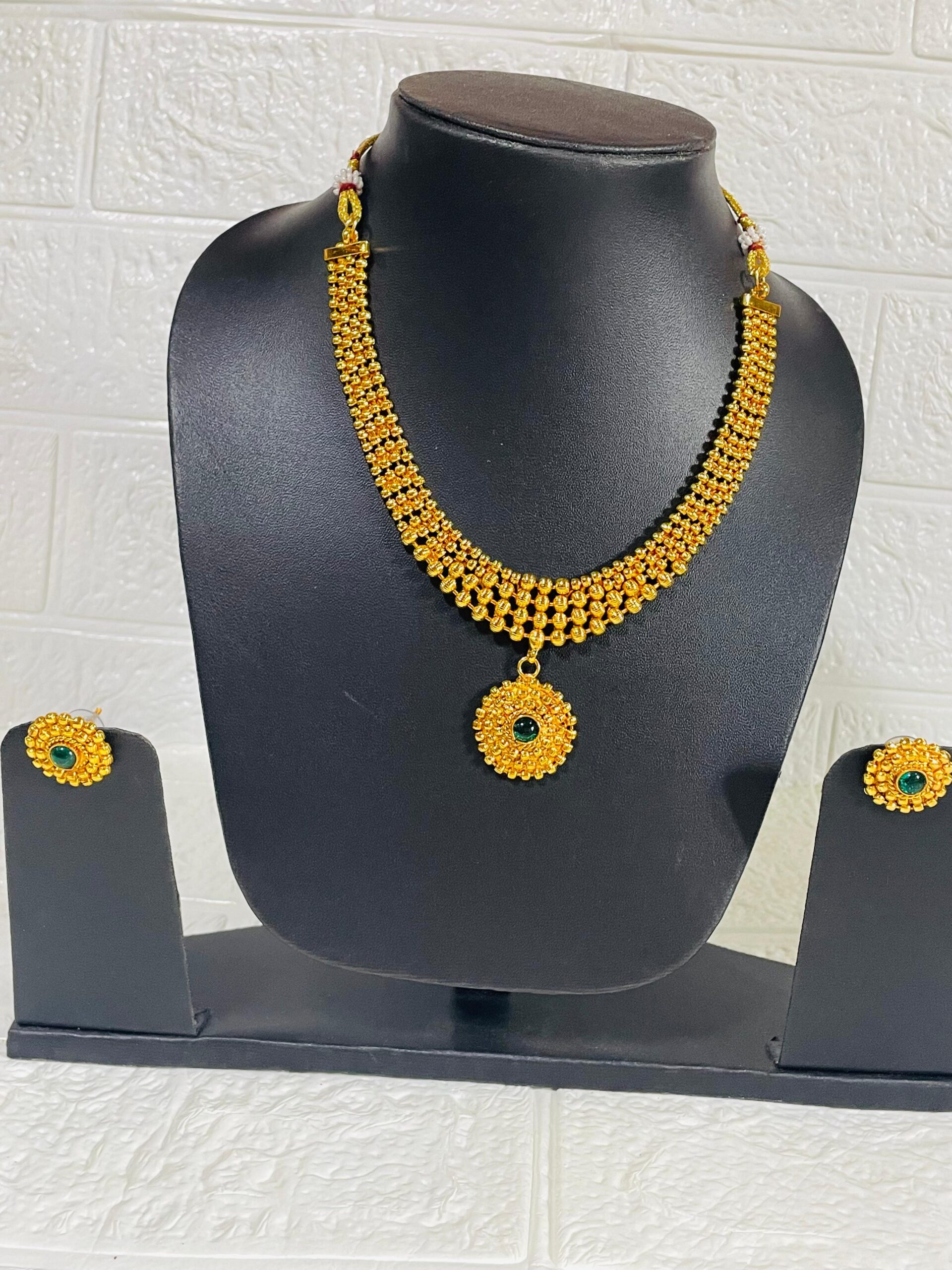 Green Golden Necklace - Image 2