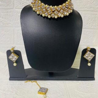 Necklace Set With Pair Earrings, Mangtika